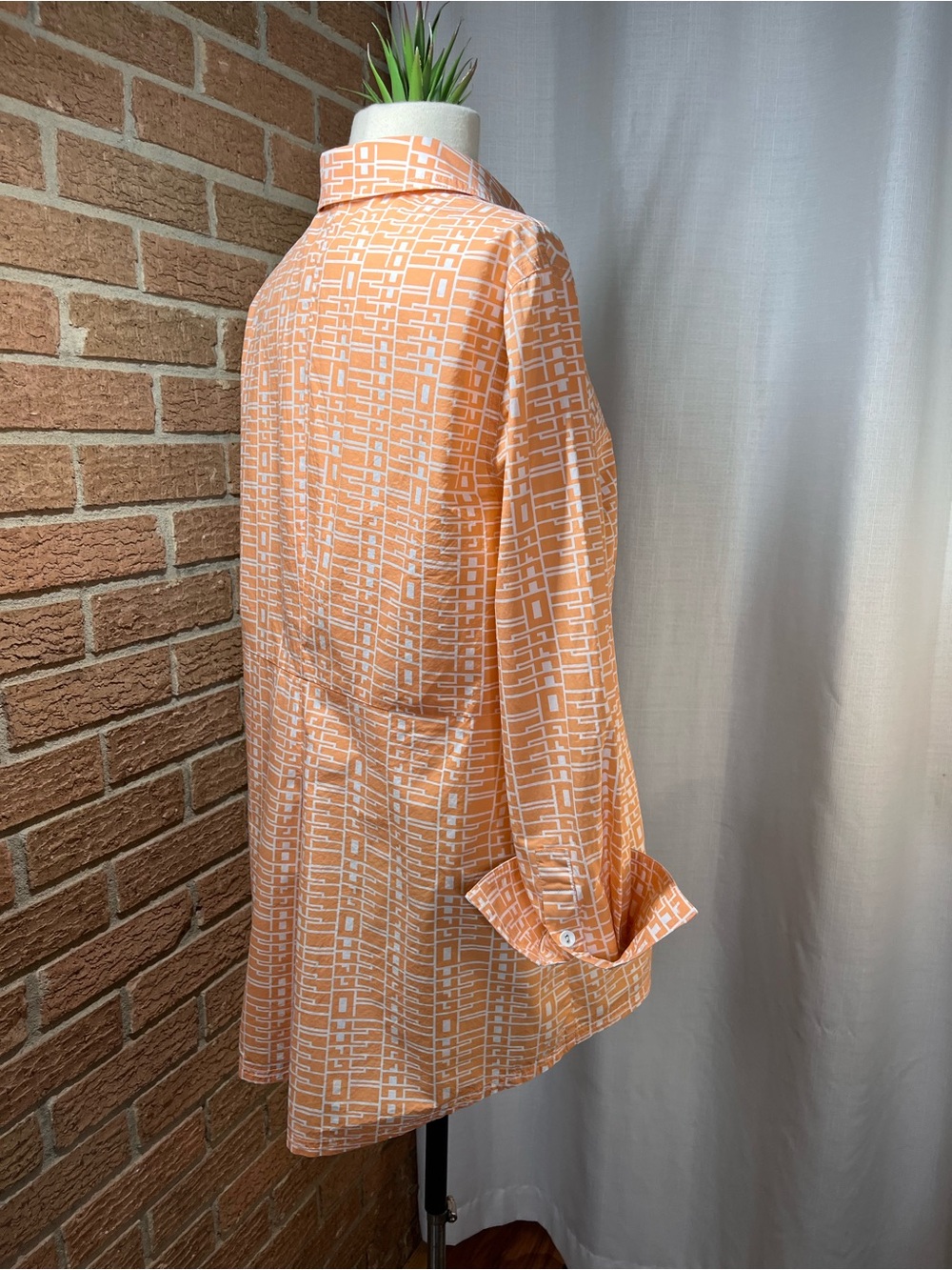 🏁🏁🏁BOGOHO🏁🏁🏁Tyler Boe Orange and White Geometric Button-Up Shirt-12 - Picture 2 of 7